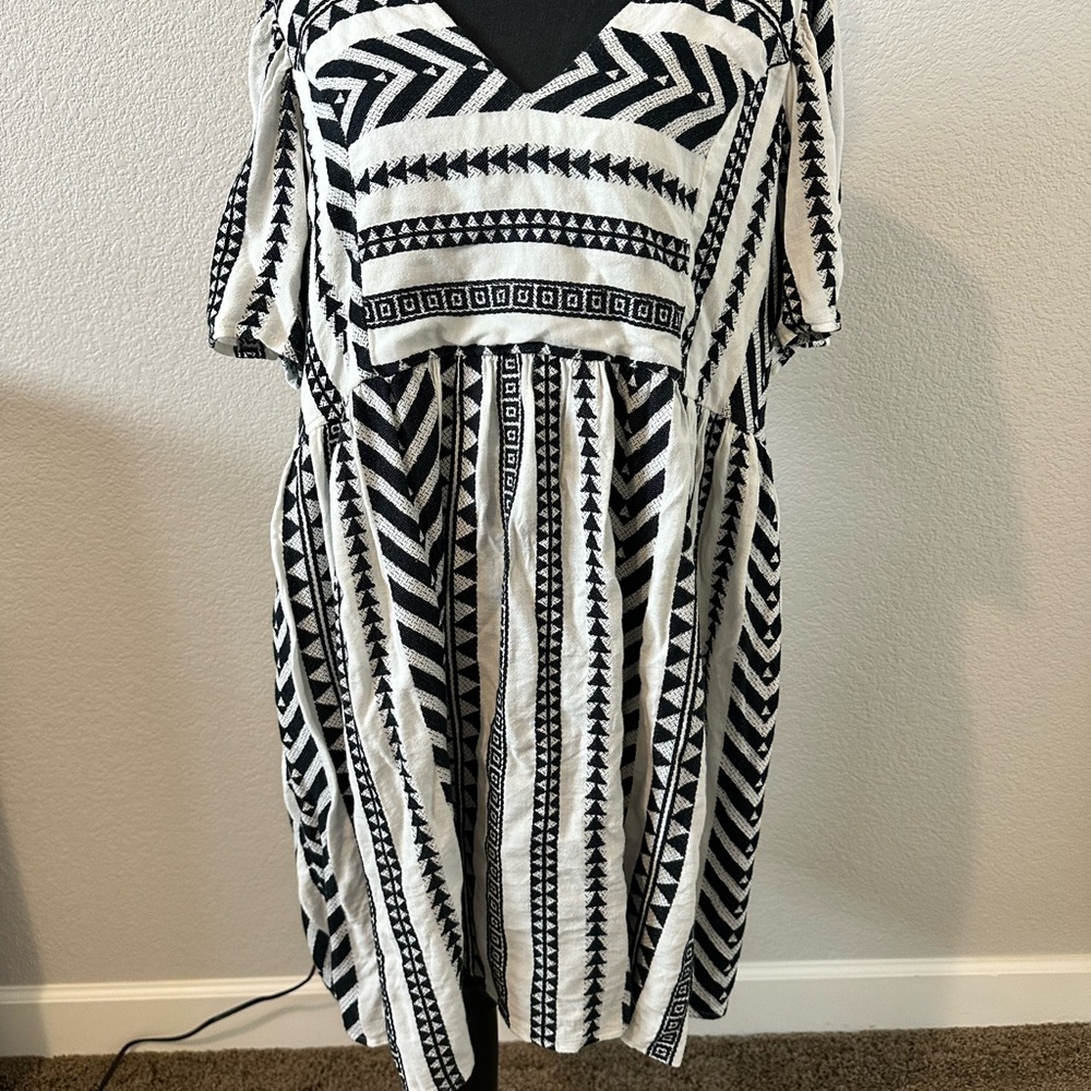 Old Navy Black and White Geometric Mini Dress